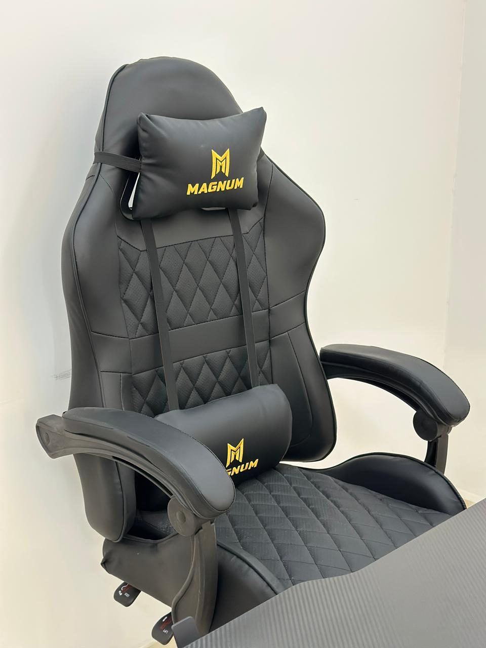 Magnum Gaming Chair and Table Bundle – 140 × 75 × 60 cm, Brand New