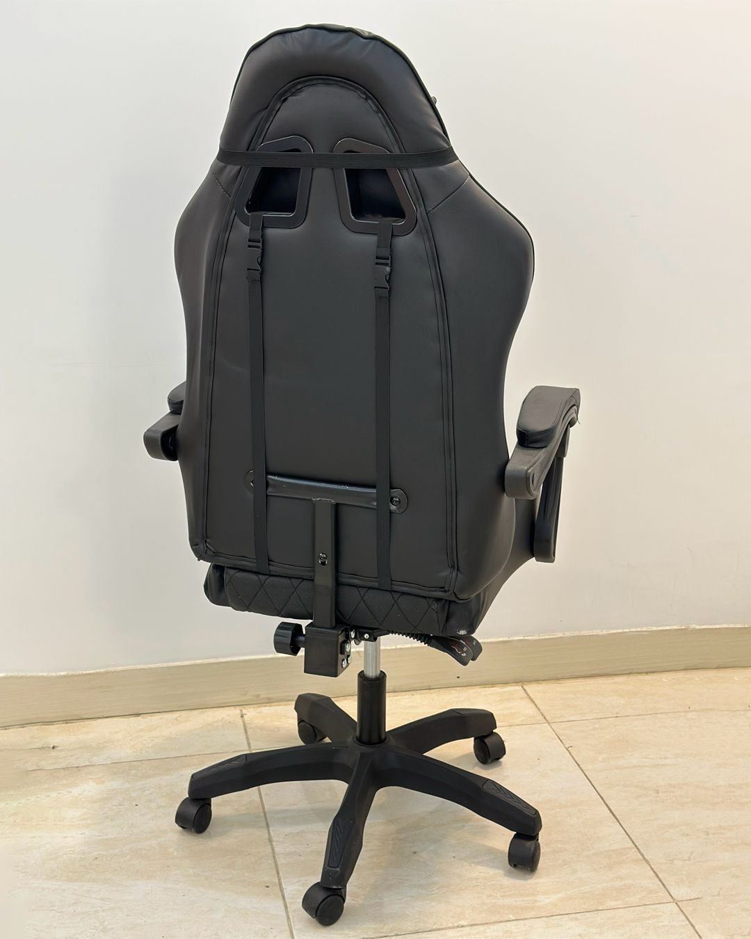 Magnum Gaming Chair and Table Bundle – 140 × 75 × 60 cm, Brand New